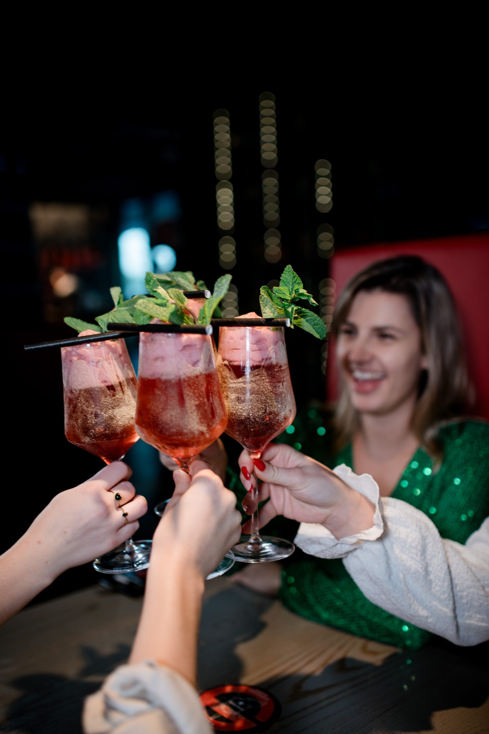 Selbst bei privaten Veranstaltungen wie der short&sweet Weihnachtsfeier, wird Wert auf hochwertige Fotografie gelegt und die Cocktails in Szene gesetzt.