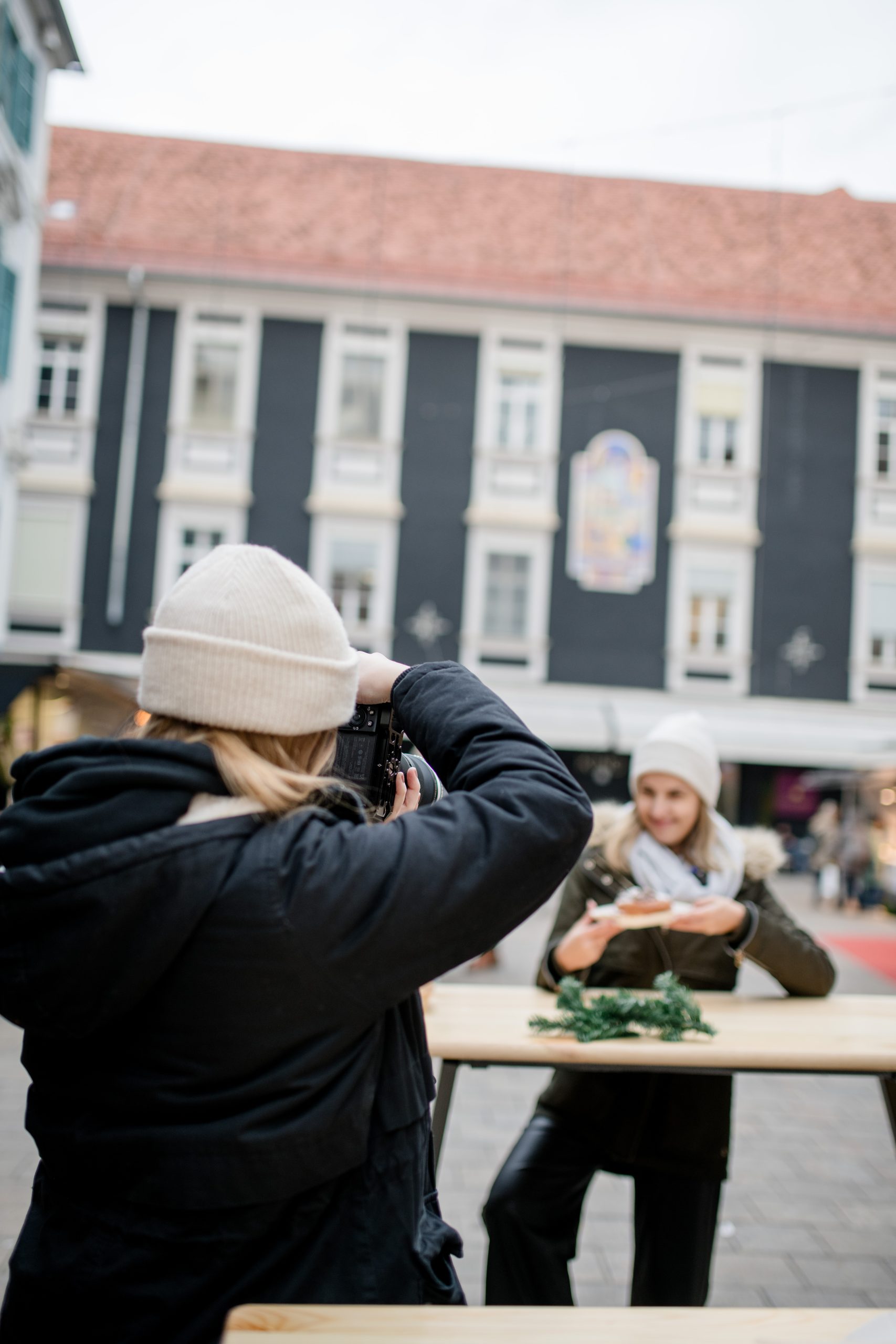 Content Produktion auf einem Weihnachtsmarkt in der Grazer Innenstadt.